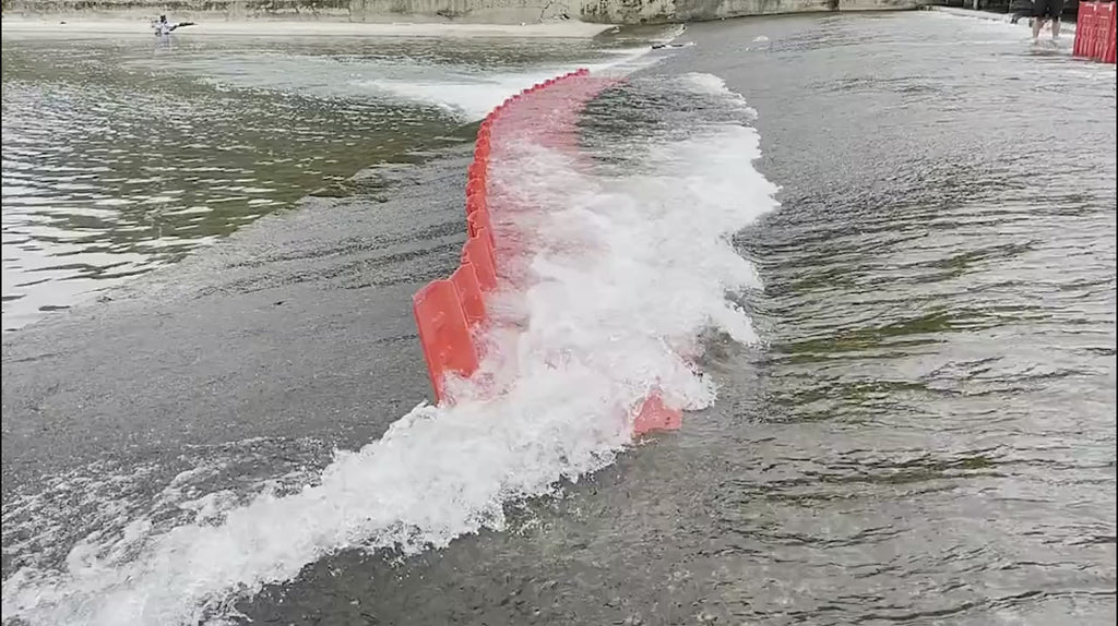 Le barriere-antiallagamento-WaterStop-una-volta-montate-fra-di-loro-sono-una-barriera-forte-e-sicura-contro-l'acqua-anche-in-caso-di-forte-pressione.